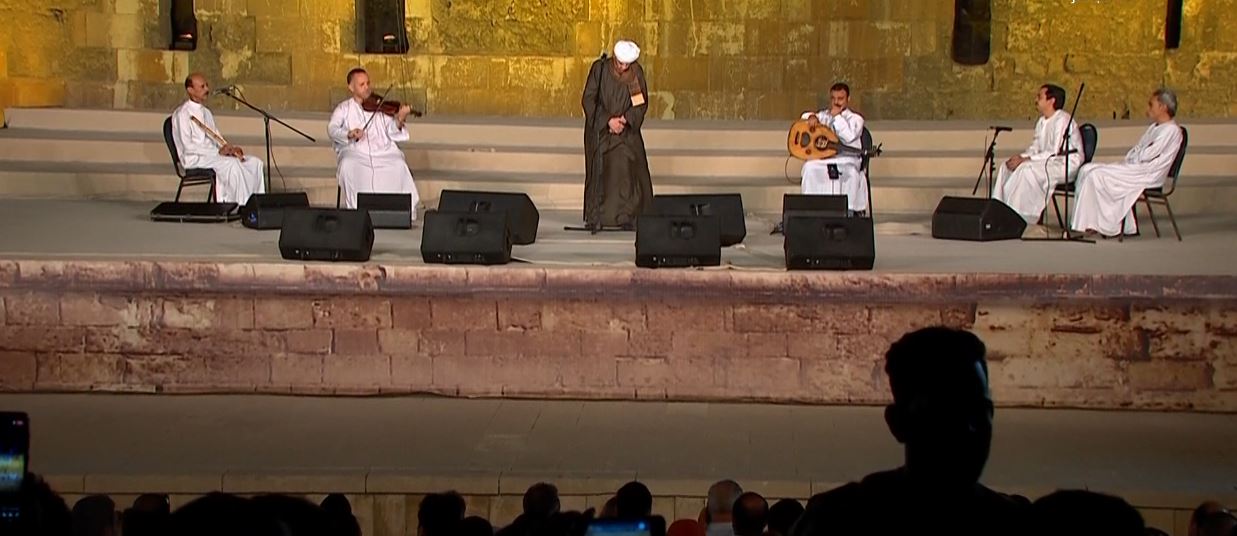 اشادات جمهور القلعة للموسيقي والغناء بحفل الشيخ ياسين التهامي (3)