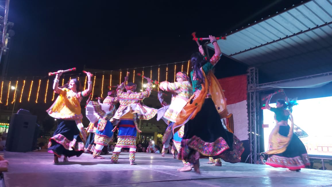 فرقة الهند تواصل عروضها على مسرح الشيخ زايد ضمن مهرجان الإسماعيلية الدولي للفنون الشعبية  (1)