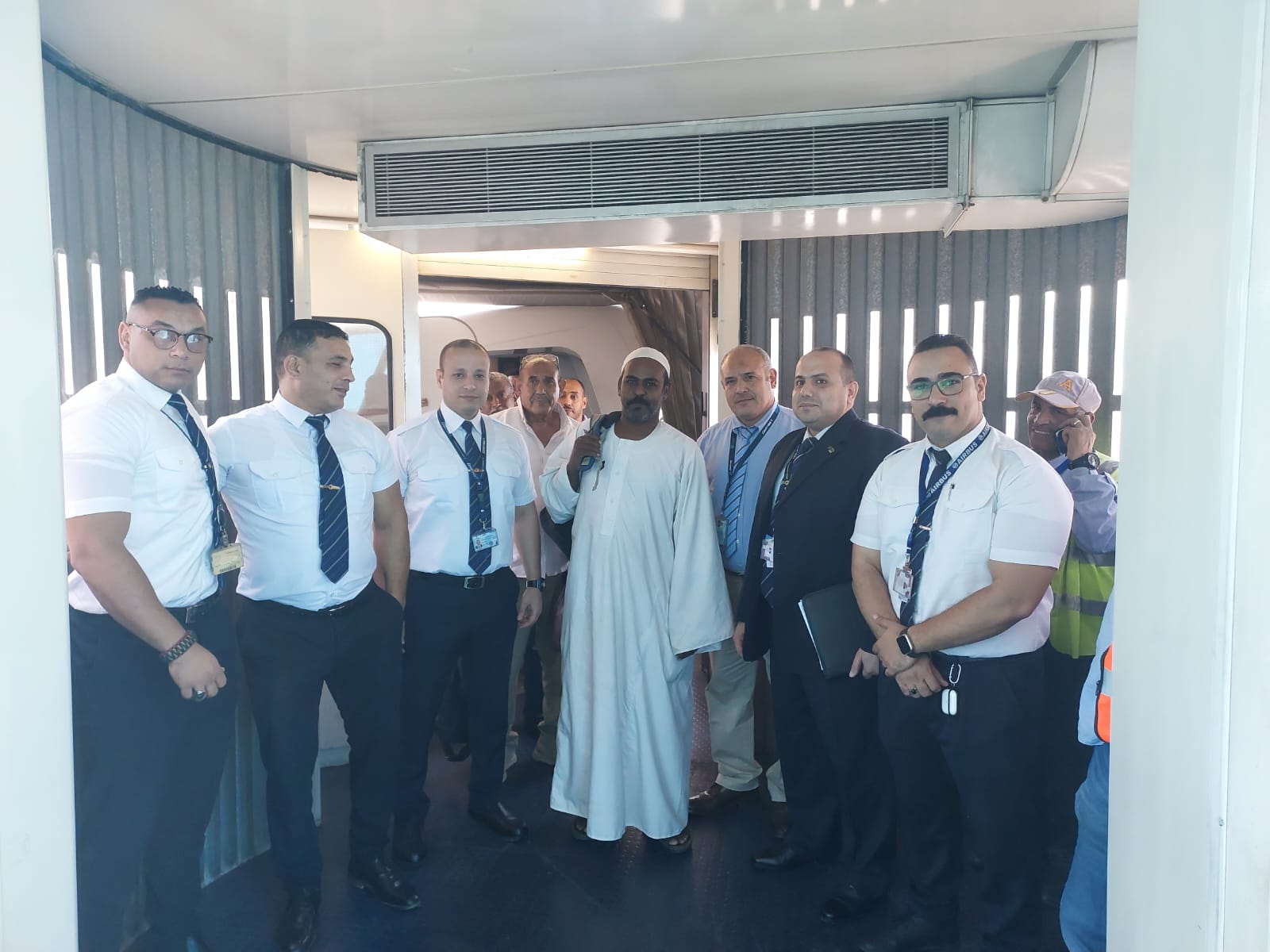 مطار بورتسودان يستقبل أولى رحلات مصر للطيران (1)