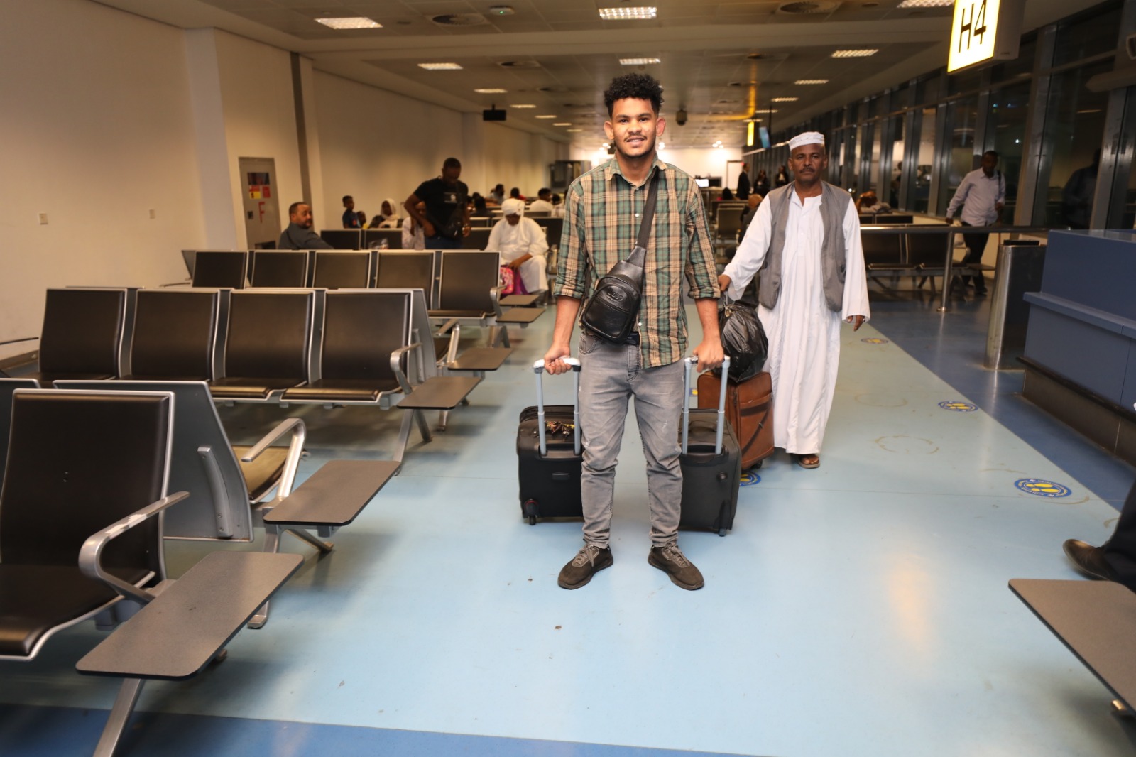 مطار بورتسودان يستقبل أولى رحلات مصر للطيران (9)