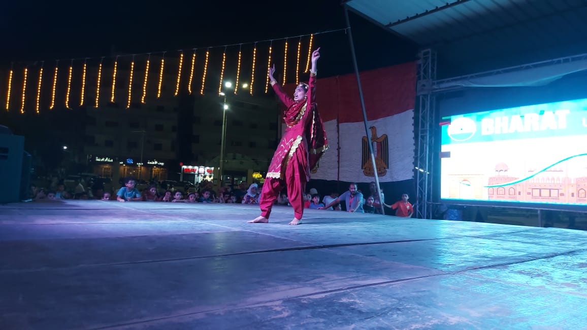 فرقة الهند تواصل عروضها على مسرح الشيخ زايد ضمن مهرجان الإسماعيلية الدولي للفنون الشعبية  (12)