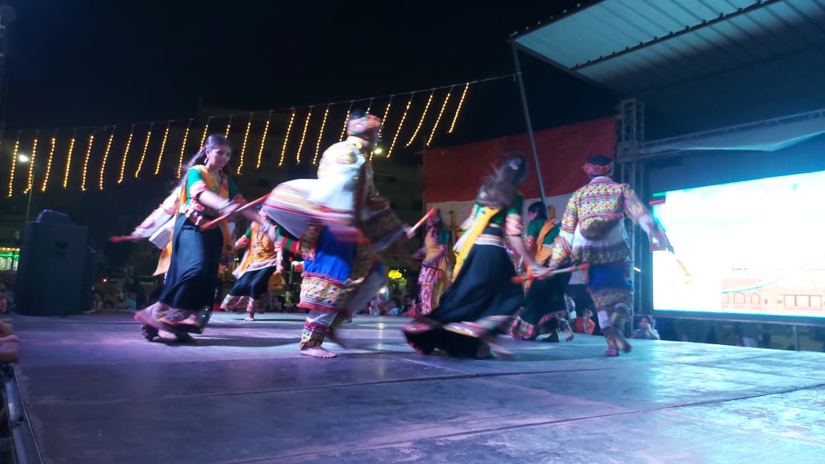 فرقة الهند تواصل عروضها على مسرح الشيخ زايد ضمن مهرجان الإسماعيلية الدولي للفنون الشعبية  (13)