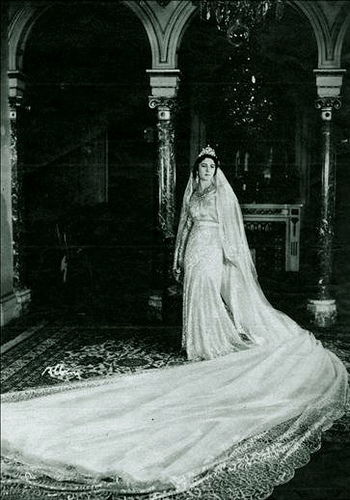 Queen_Farida_Wedding_gown