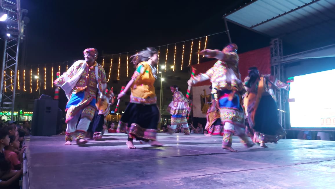 فرقة الهند تواصل عروضها على مسرح الشيخ زايد ضمن مهرجان الإسماعيلية الدولي للفنون الشعبية  (4)