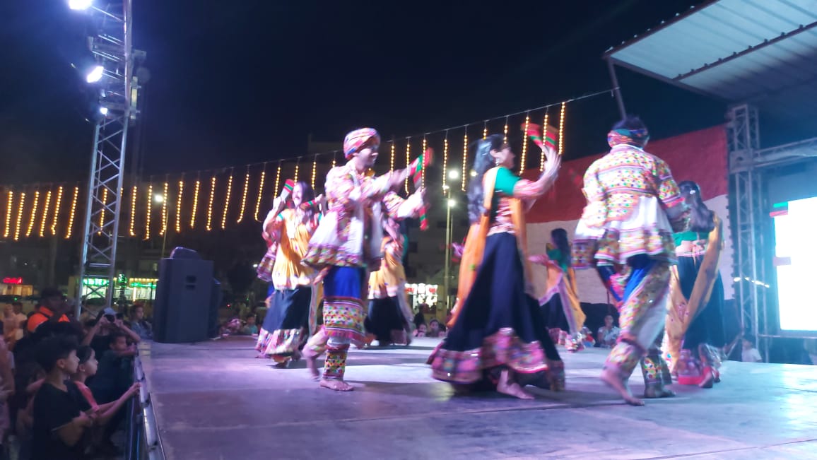 فرقة الهند تواصل عروضها على مسرح الشيخ زايد ضمن مهرجان الإسماعيلية الدولي للفنون الشعبية  (10)