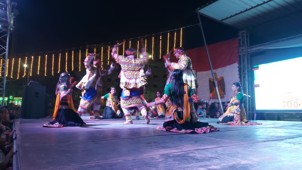 فرقة الهند تواصل عروضها على مسرح الشيخ زايد ضمن مهرجان الإسماعيلية الدولي للفنون الشعبية  (3)