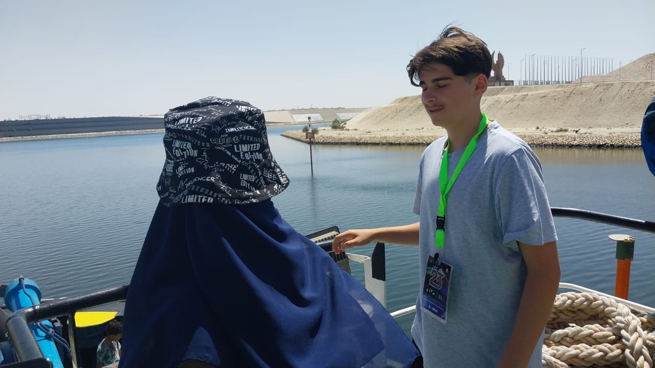 جولة بحرية بقناة السويس للفِرق المشاركة بمهرجان الإسماعيلية (10)