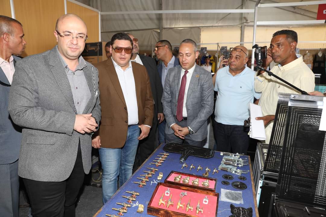 جولة محافظ بنى سويف داخل المعرض