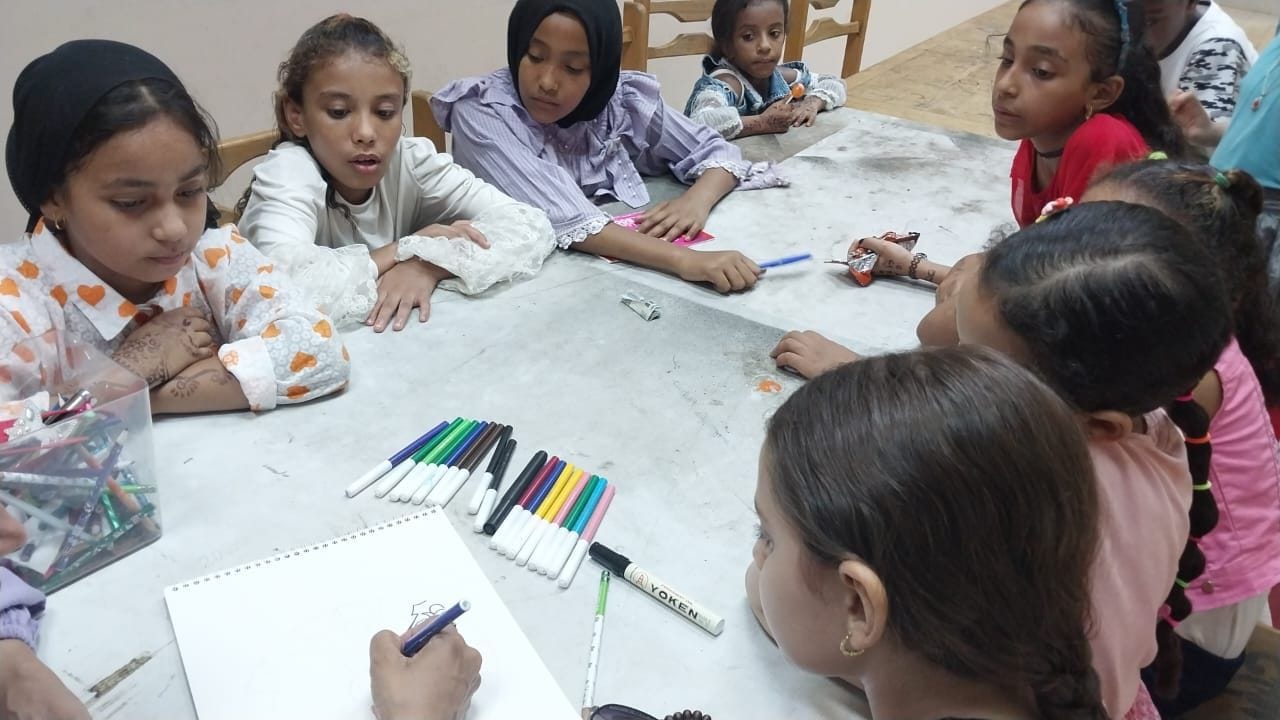 فعاليات تعليم الأطفال التلوين والرسم فى القصور