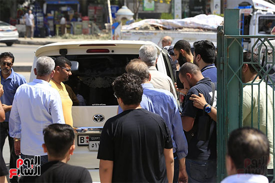 وصول جثمان والدة الإعلامى تامر أمين لمسجد السلام بمدينة نصر  (1)