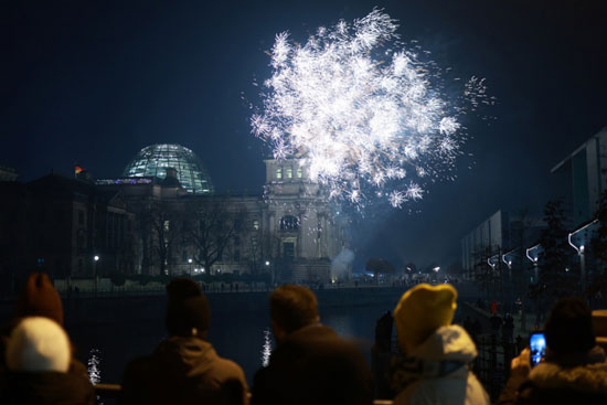 الألعاب النارية تنفجر بجوار البرلمان الألماني