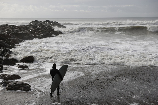 الأمواج الغزيرة تضرب ساحل جنوب كاليفورنيا (7)