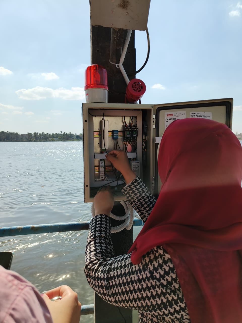 تركيب حساسات ذكية لقياس منسوب مياه النيل (3)