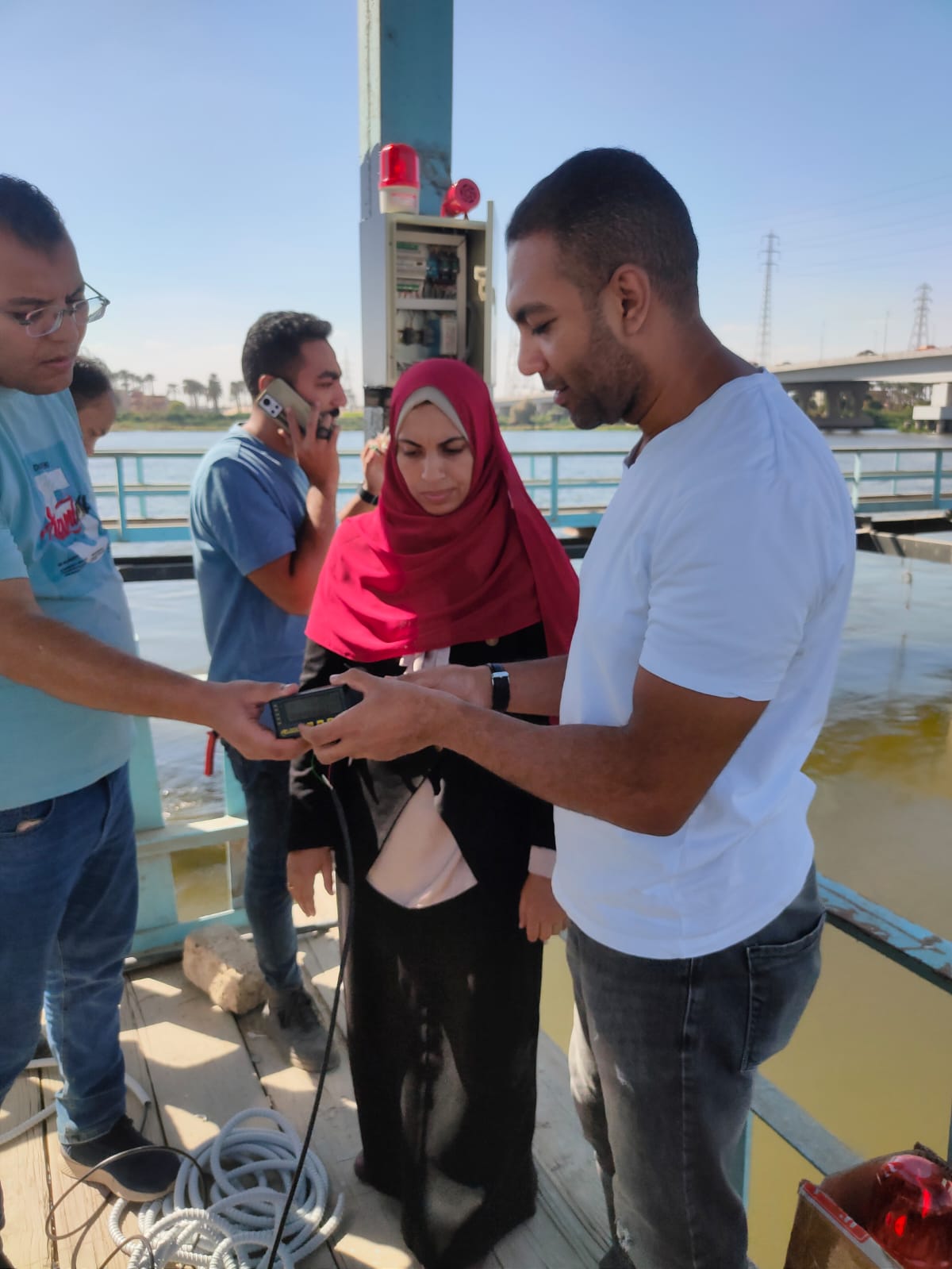 تركيب حساسات ذكية لقياس منسوب مياه النيل (2)