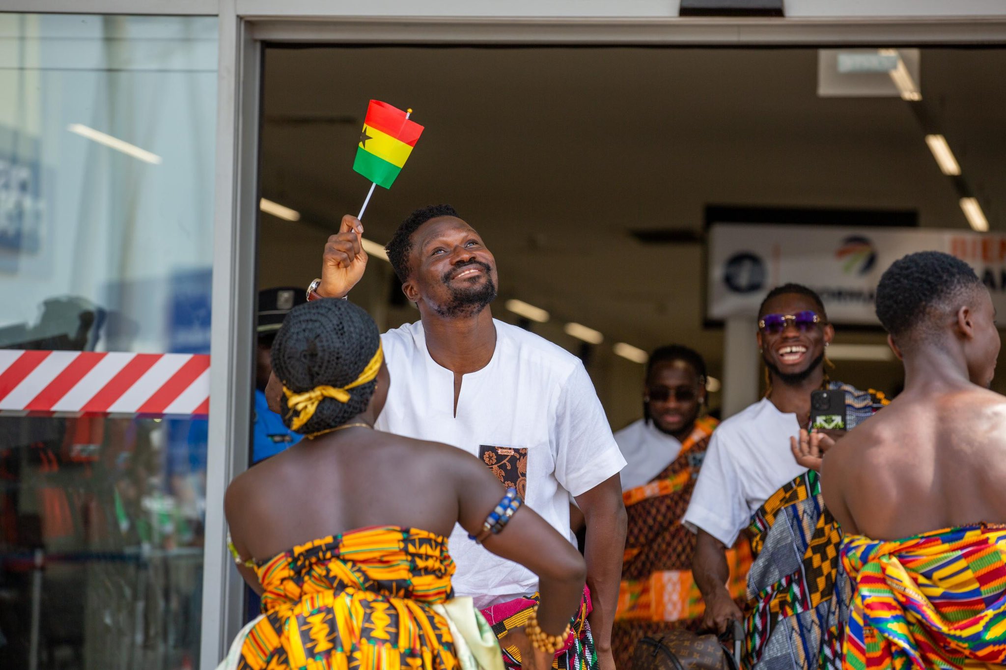 منتخب غانا في كوت ديفوار بأزياء تراثية (11)