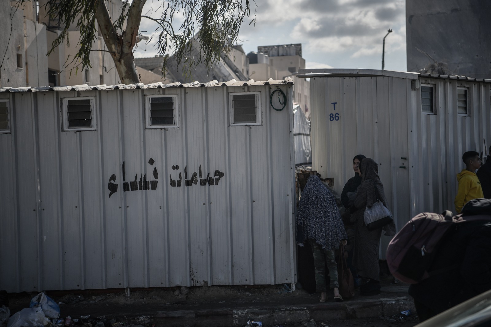 معاناة سيدات قطاع غزة في رفح