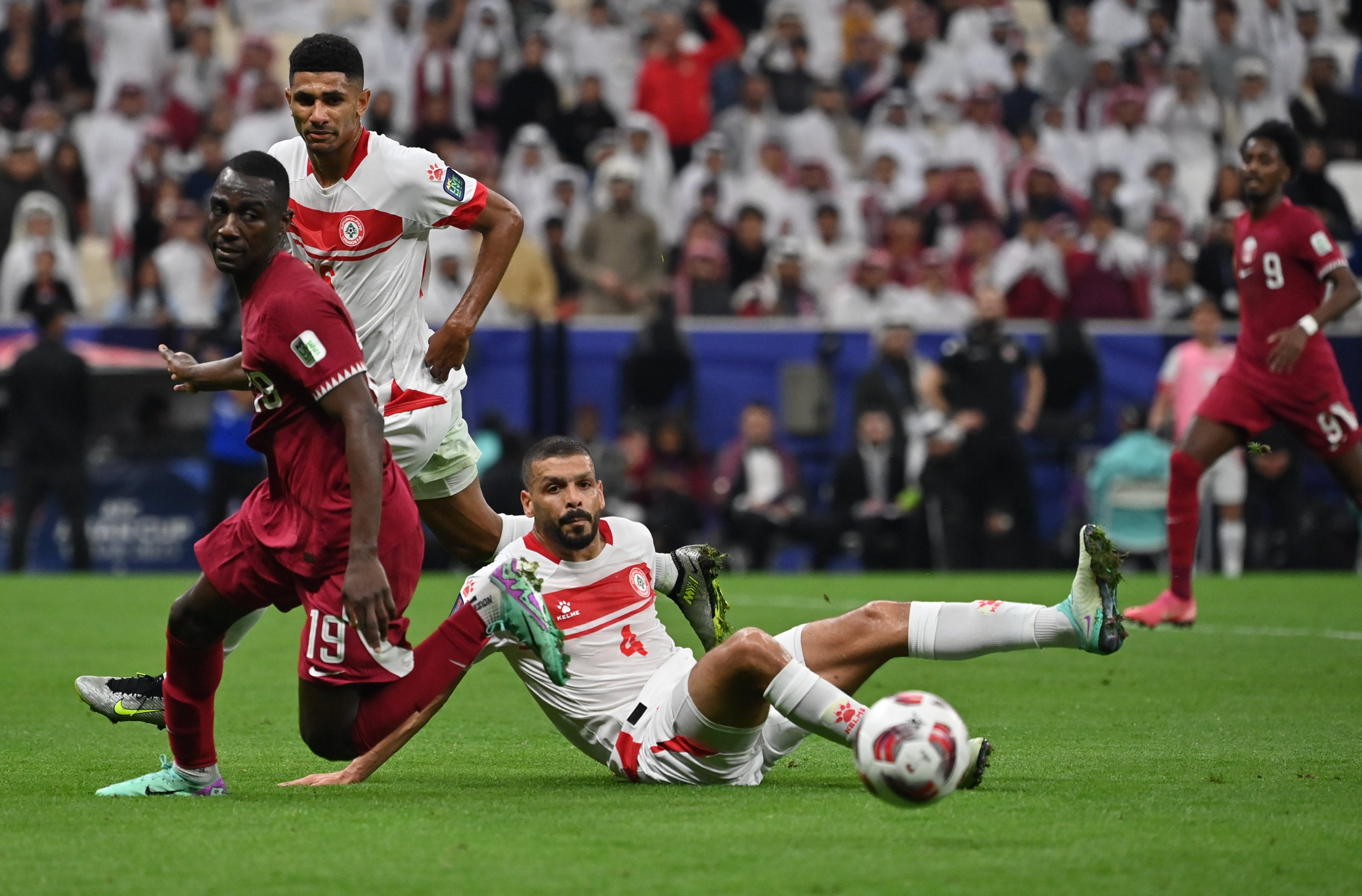 جانب من مباراة قطر ولبنان