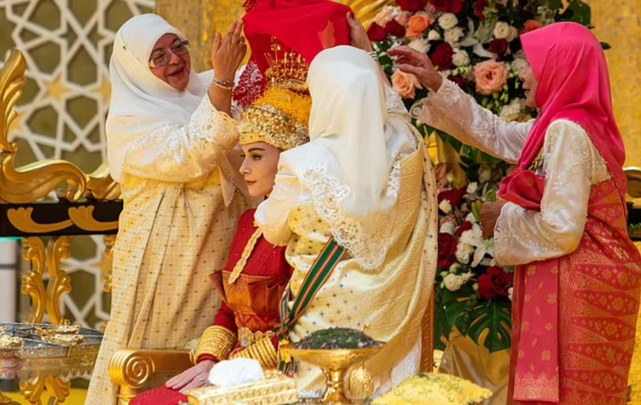 تزيين رأس عروس الأمير عبد المتين في بروناي