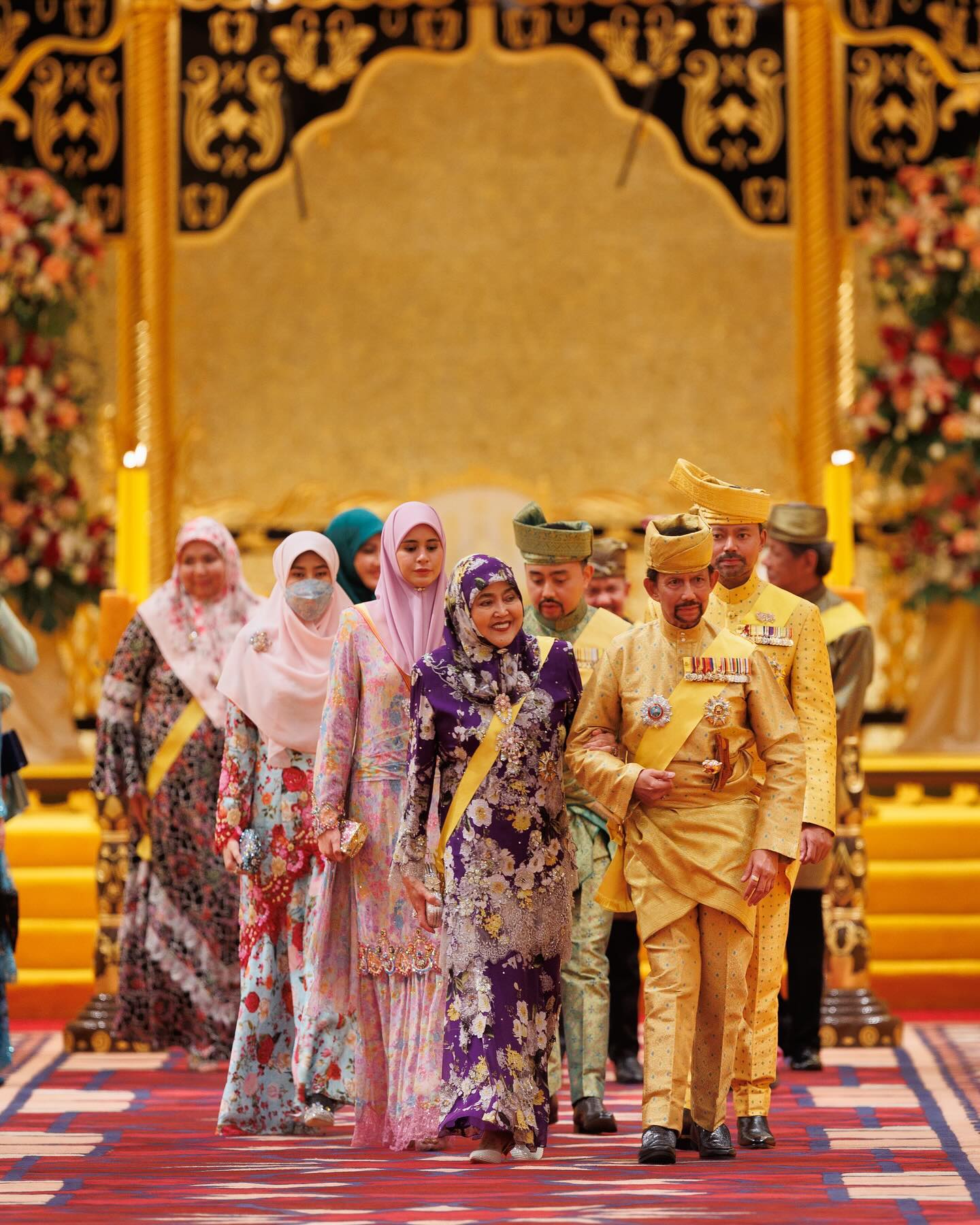 سلطان وسلطانة بروناي في حفل زفاف ابنهما الأمير عبد المتين