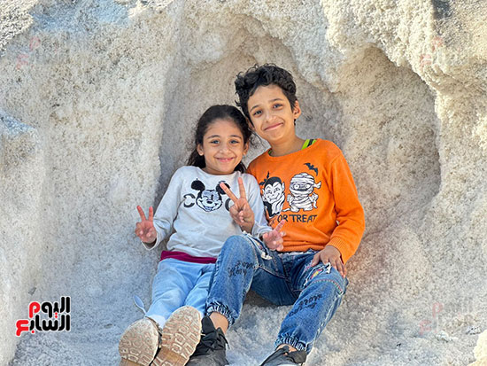 استمتاع الأطفال فى جبل الملح استمتاع الأطفال فى جبل الملح