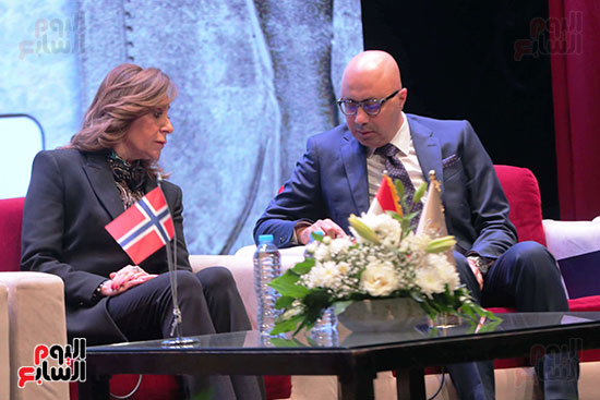 سفيرة النرويج و رئيس الهيئة العامة للكتاب أحمد بهى الدين