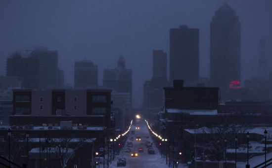 الثلوج تغطى الشوارع