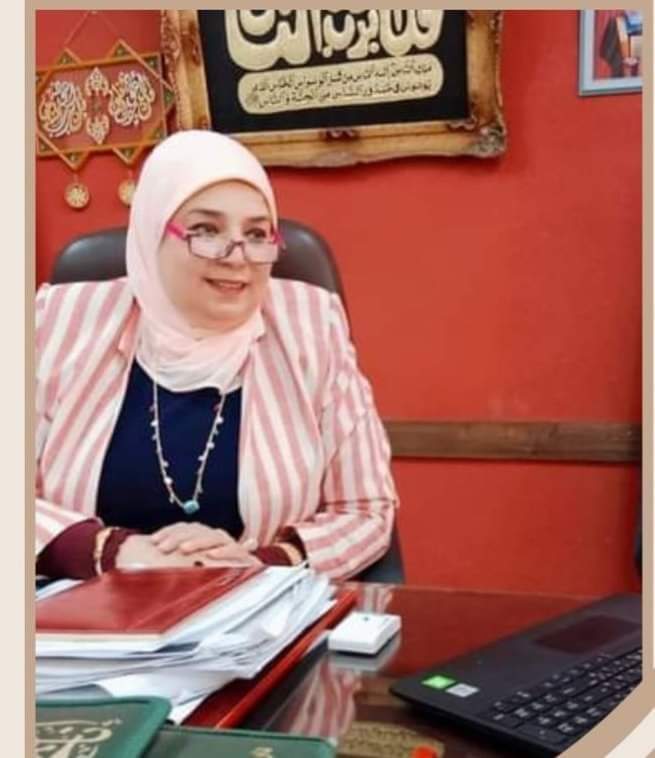 الدكتورة إيمان عبد الله مدير إدارة القاهرة الجديدة التعليمية