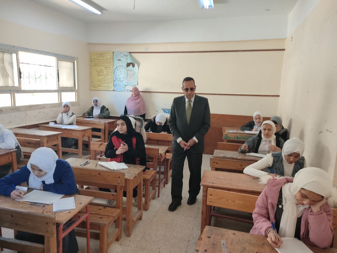 محافظ شمال سيناء يتفد امتحانات الاعدادية