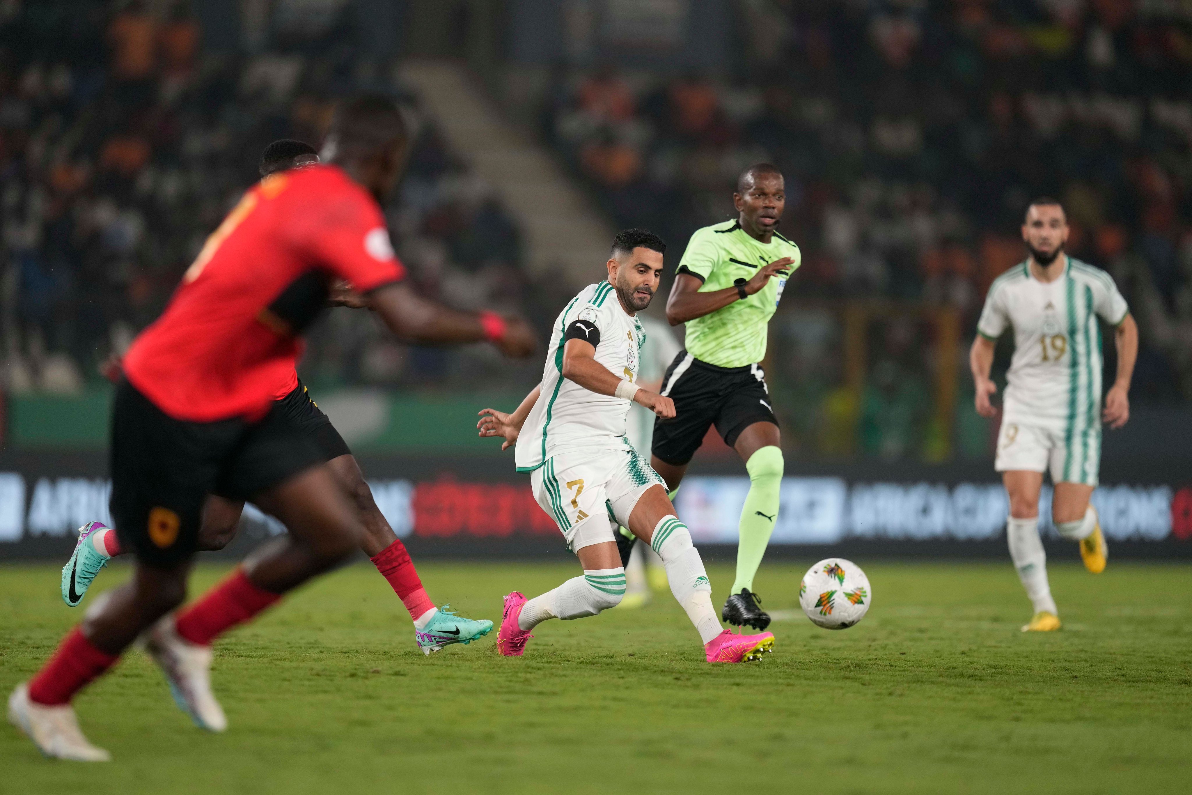 التعادل يحسم مباراة الجزائر ضد أنجولا