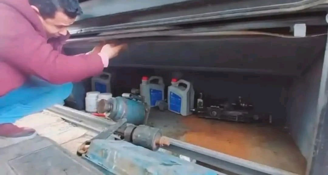 محاولة تهريب كمية من الأدوية البشرية وقطع غيار السيارات (2)