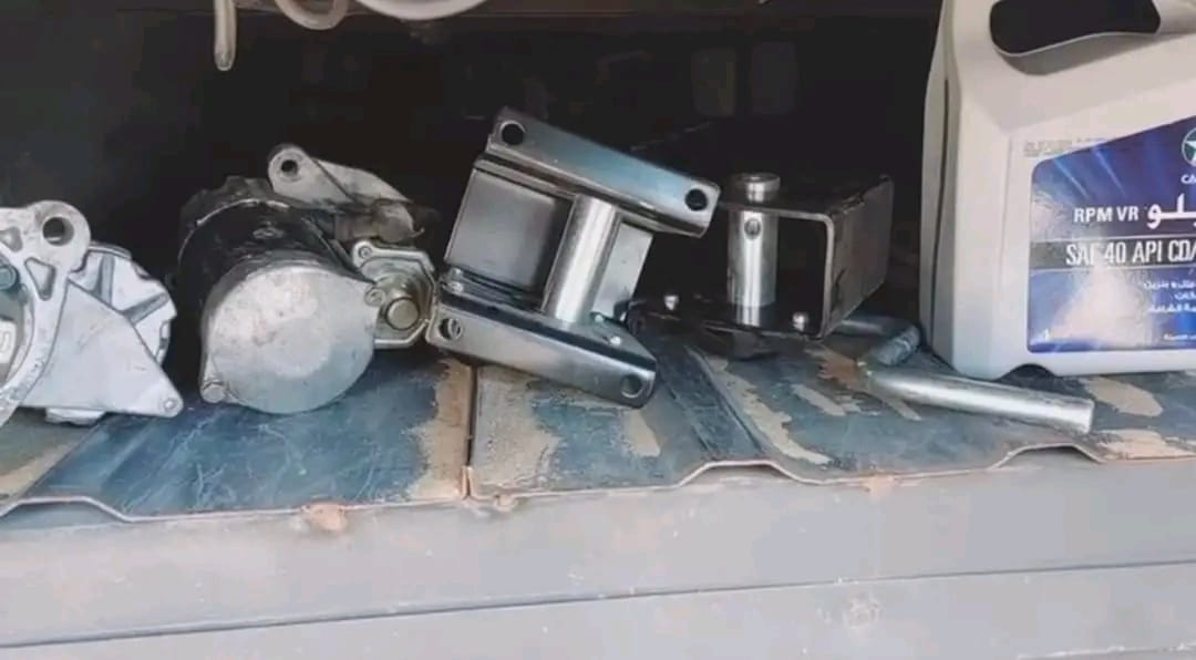 محاولة تهريب كمية من الأدوية البشرية وقطع غيار السيارات (8)