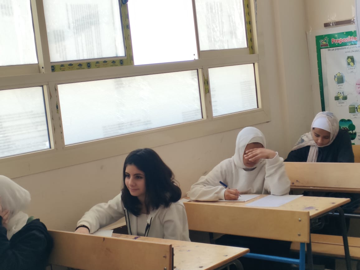 طلاب يؤدون امتحانات الاعدادية بشمال سيناء