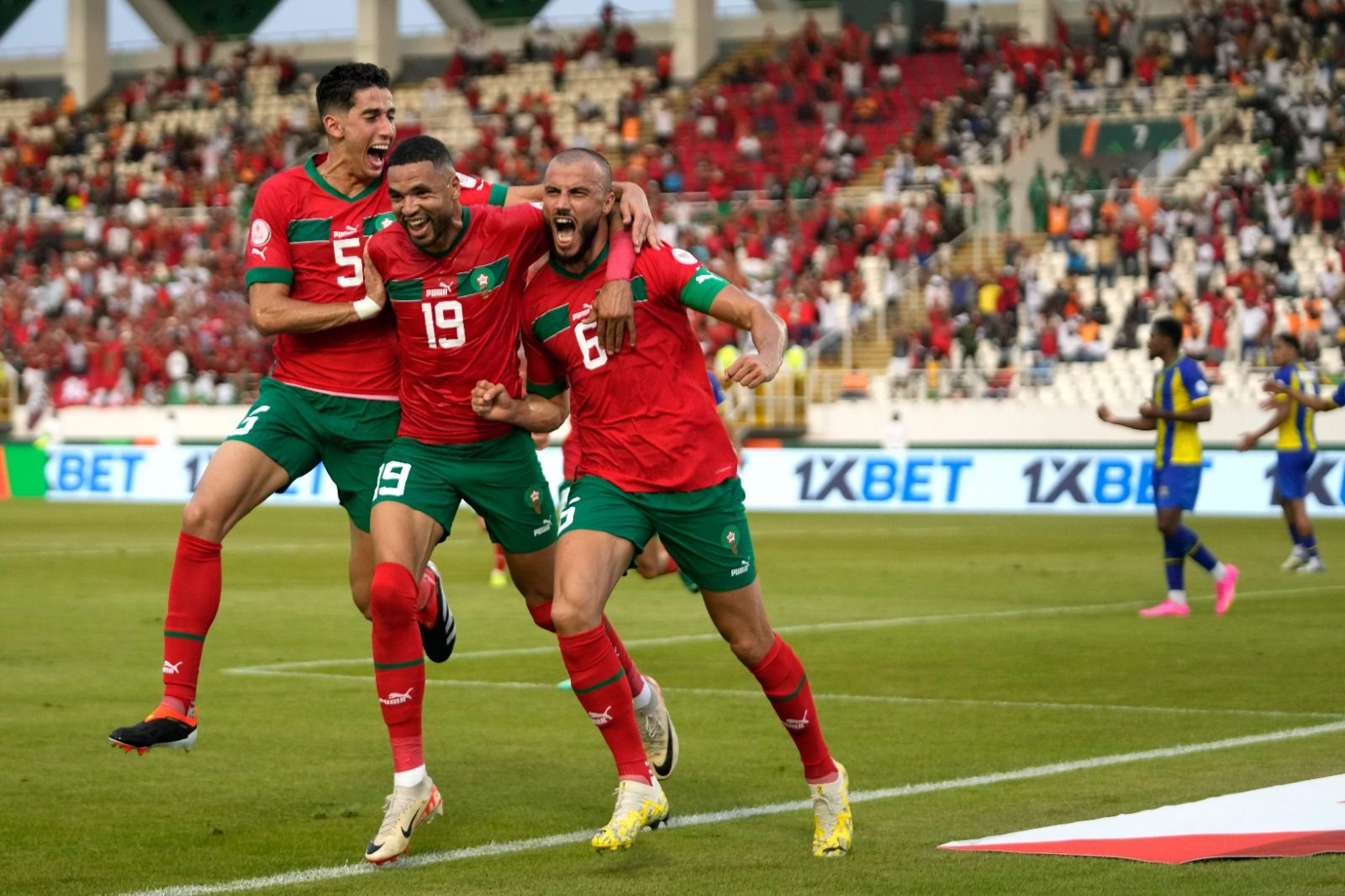 المغرب ضد تنزانيا.. لاعبو أسود الأطلس يحتفلون بالهدف