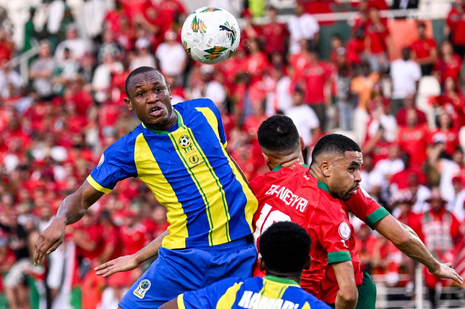 ندية كبيرة بين لاعبو المغرب ضد تنزانيا