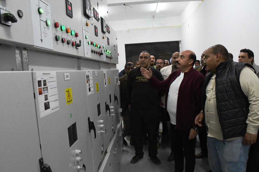 محافظ أسوان يتابع محطات الكهرباء
