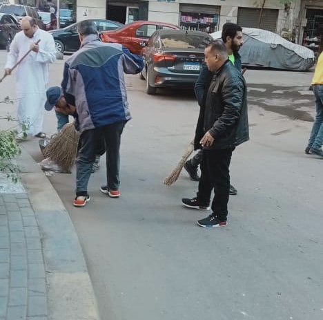 أهالي العمرانية الشرقية يتطوعون لتنظيف الشوارع
