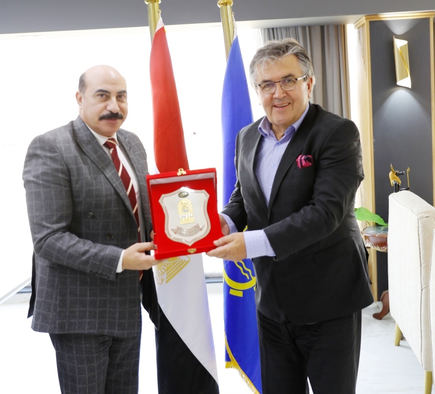 سفير البوسنة والهرسك ومحافظ أسوان