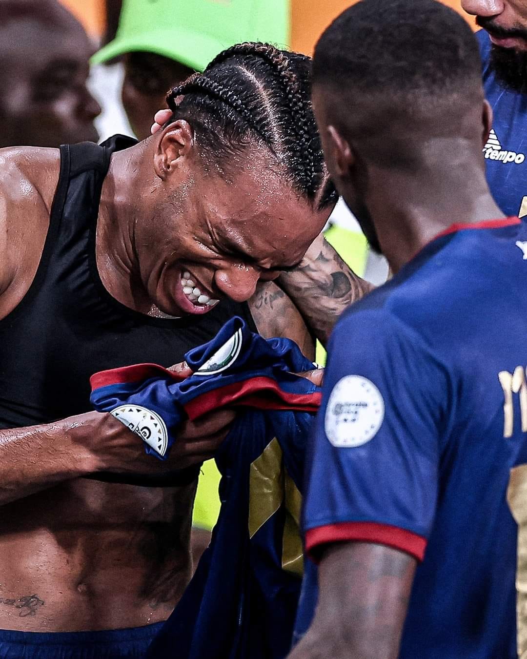 يبكي بعد الهدف الفوز فى غانا رودريجيز