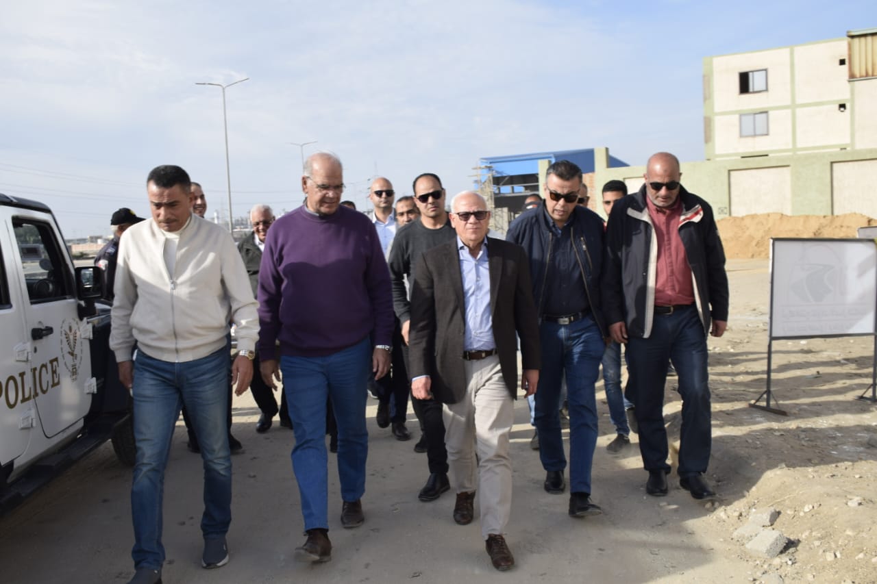 محافظ بورسعيد يتفقد مجمع الصناعات الثالث