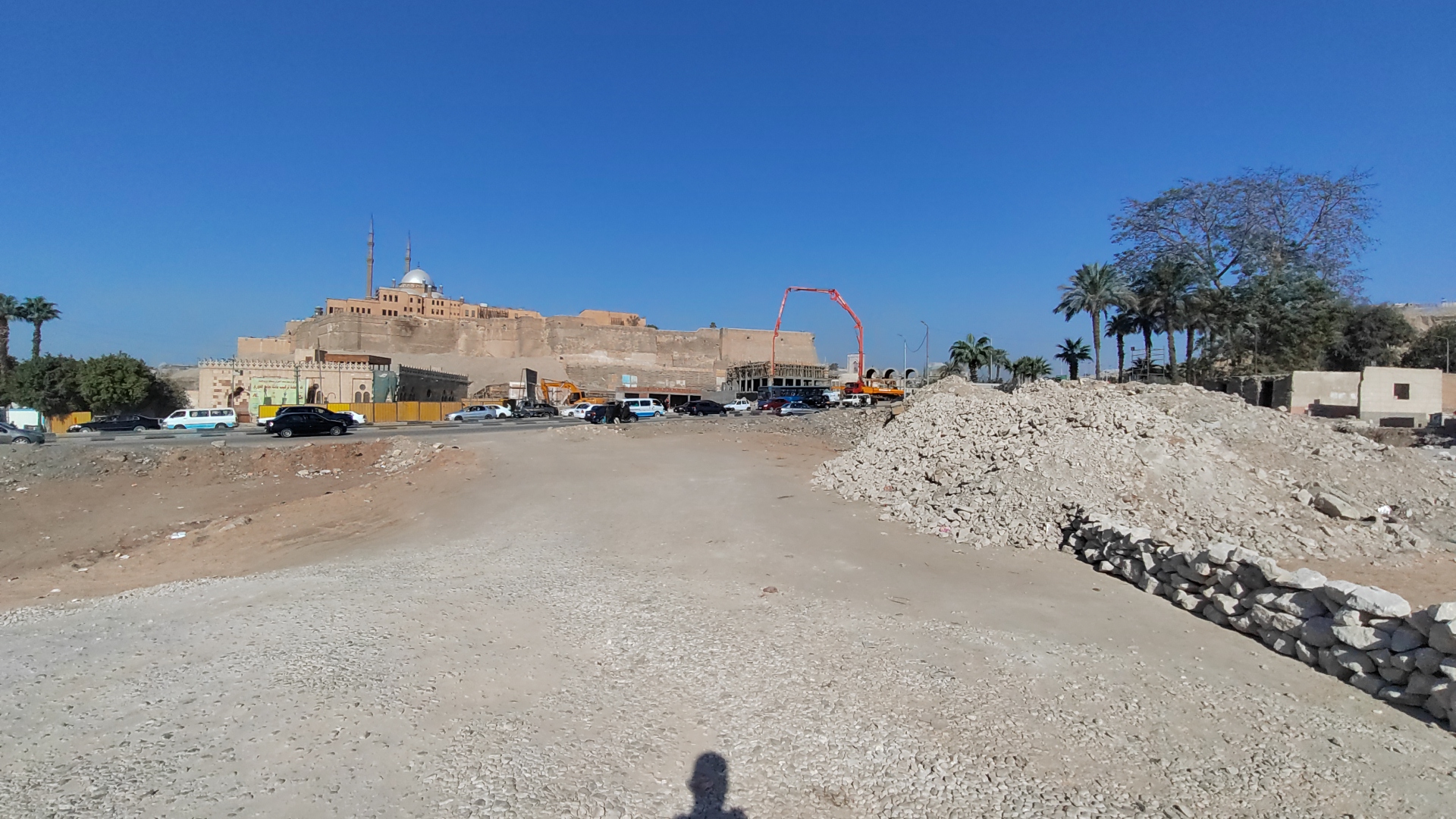 اعمال التطوير الجارية بمحيط القلعة بميدان السيدة عائشة