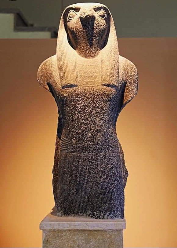 تمثال الإله حورس بمتحف آثار الغردقة 