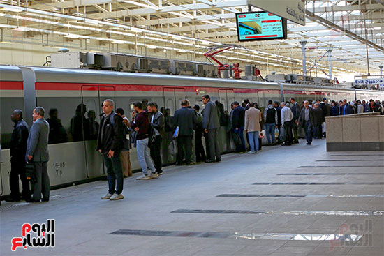 القطار وفر خدمة الربط بين وسائل النقل من خلال التقائه بالخط الثالث للمترو