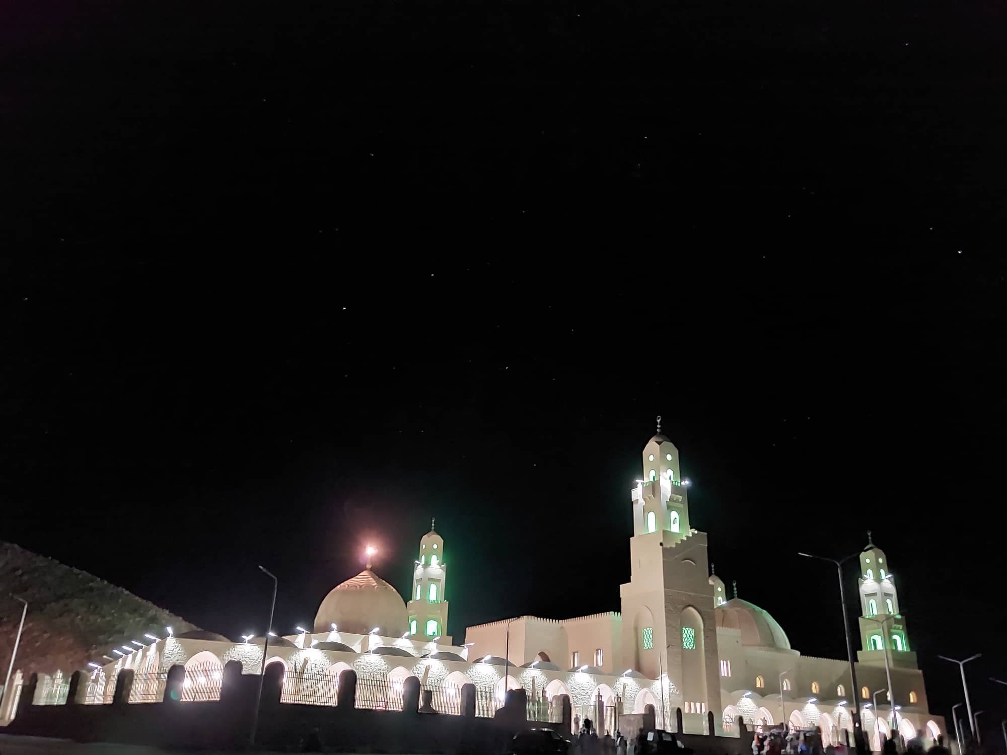 المسجد ليلا