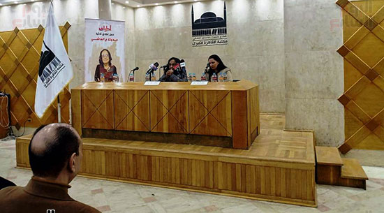 الدكتورة لميس جابر خلال حفل توقيع كتابها حدوتة ع الماشي (1)