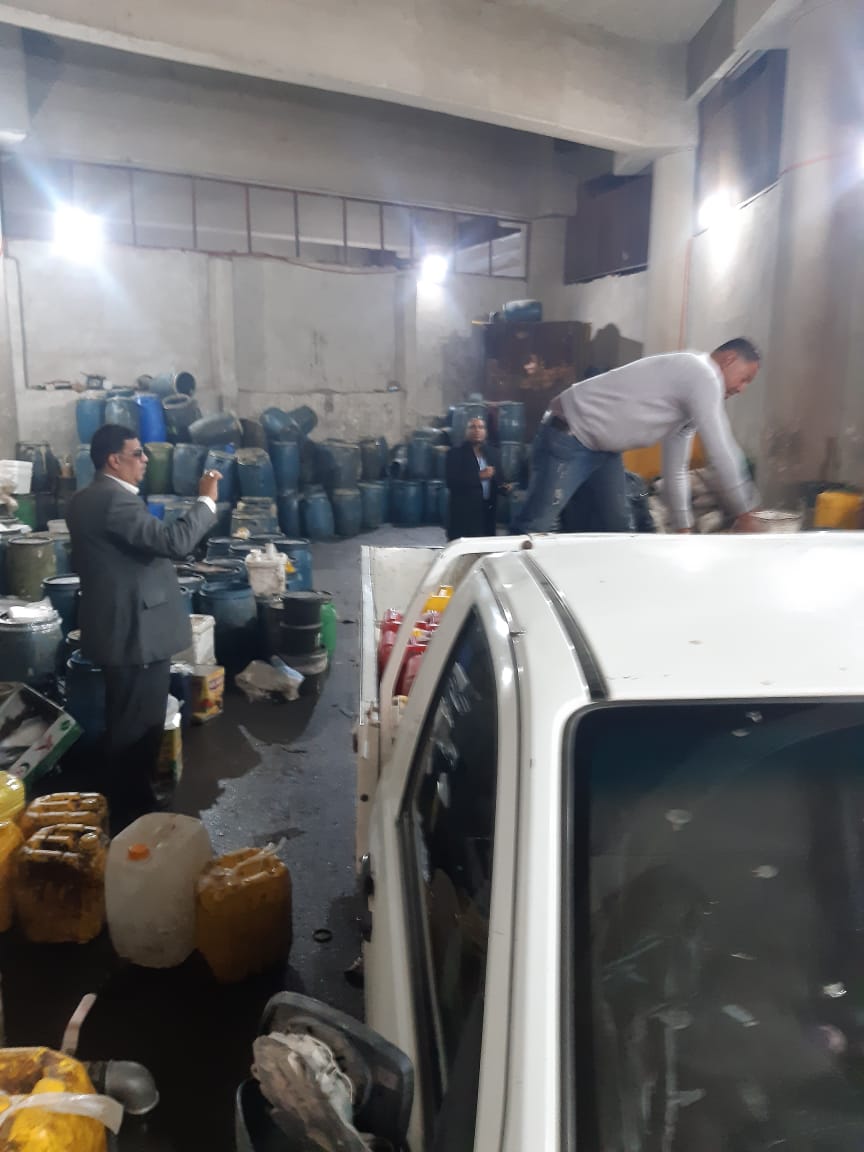 محافظة الجيزة تضبط مصنع طحينة وزيت غير مرخص