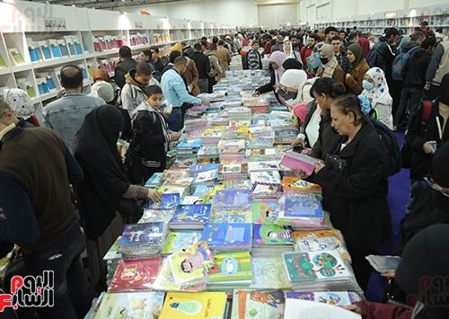 توافد الزوار لمعرض القاهرة الدولي للكتاب