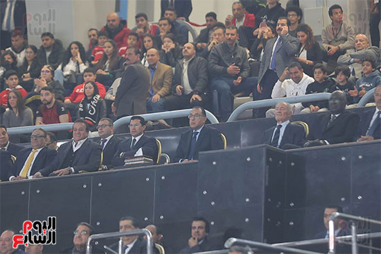 رئيس الوزراء يشاهد مباراة منتخب اليد أمام الجزائر