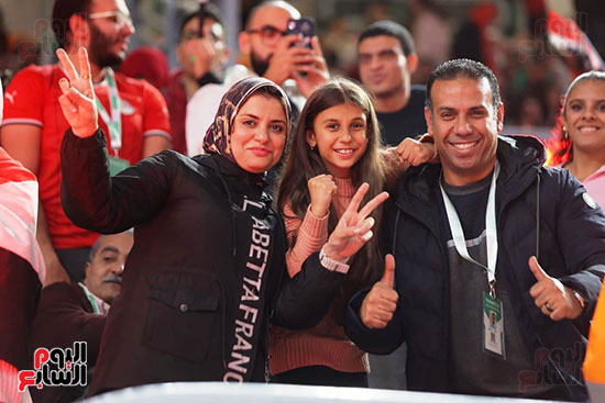 الأسر المصرية متواجدة لمؤارزة منتخب اليد أمام الجزائر