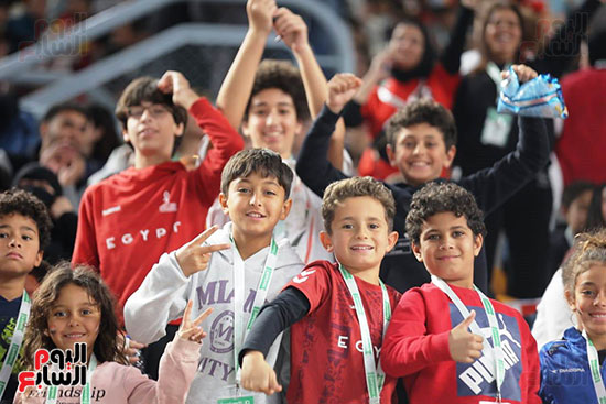 الاطفال تؤازر منتخب اليد أمام الجزائر