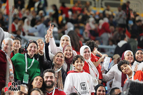 الجماهير المصرية تساند منتخب كرة اليد